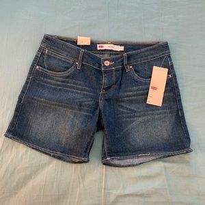 Levi’s Midi Shorts Size 7
